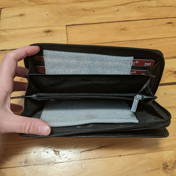 Women's Ritelle Wallet - Picture 3 of 3